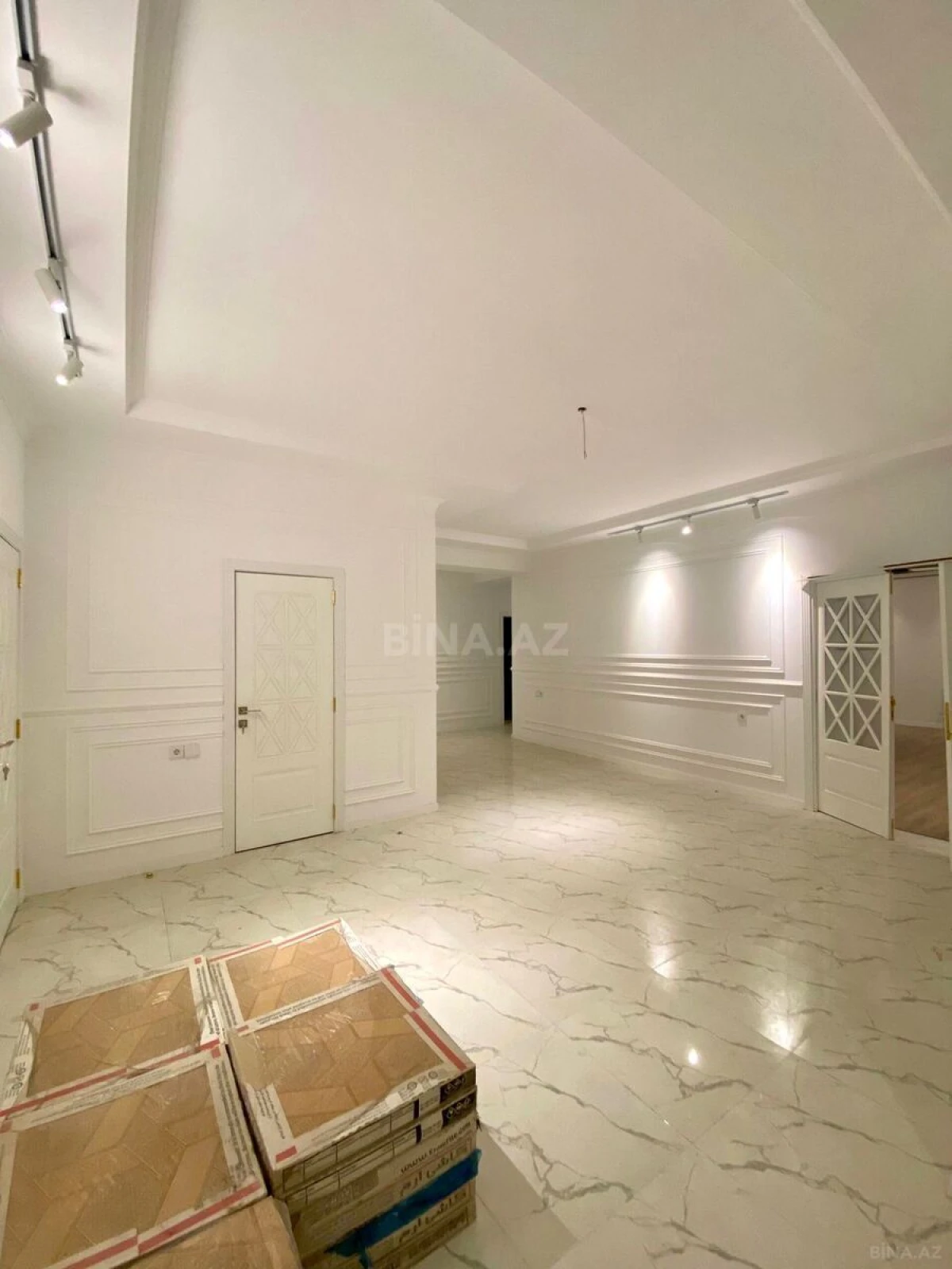 Satılır 3 otaqlı mənzil 160 m²