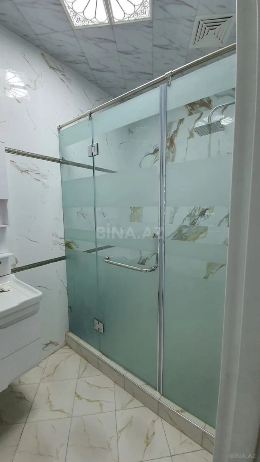 Kirayə verilir 3 otaqlı mənzil 150 m²
