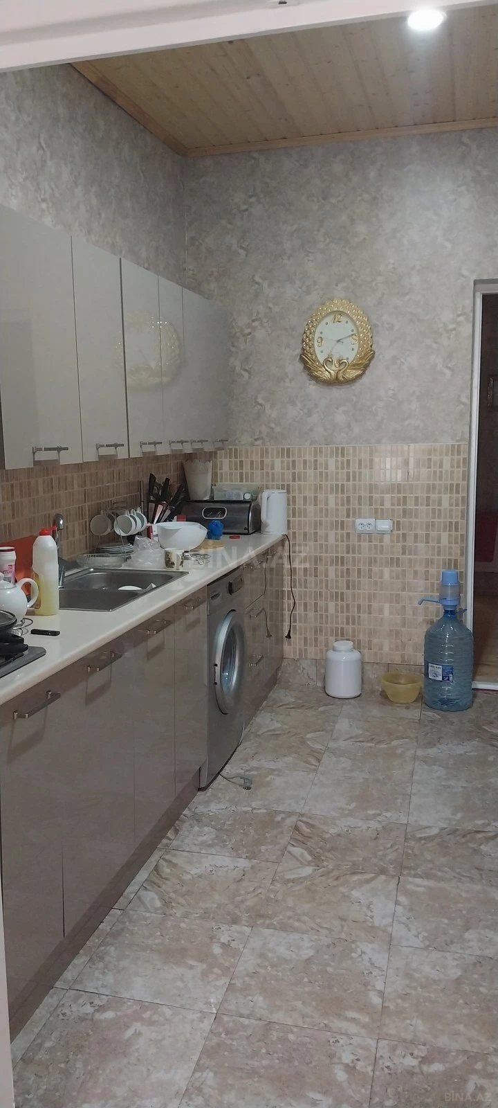 Satılır 12 otaqlı həyət evi 500 m²