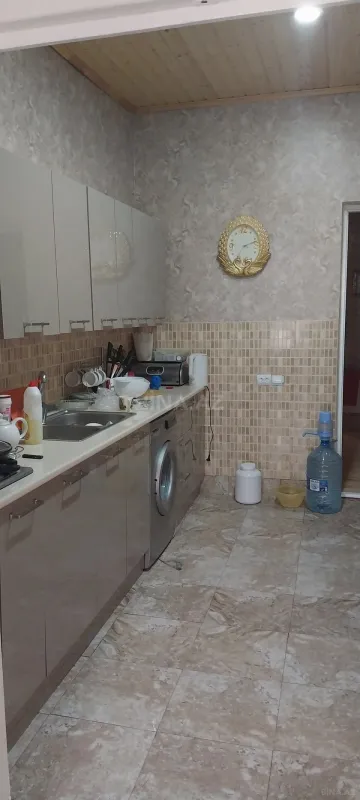 Satılır 12 otaqlı həyət evi 500 m²