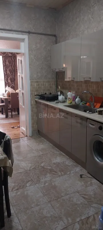 Satılır 12 otaqlı həyət evi 500 m²