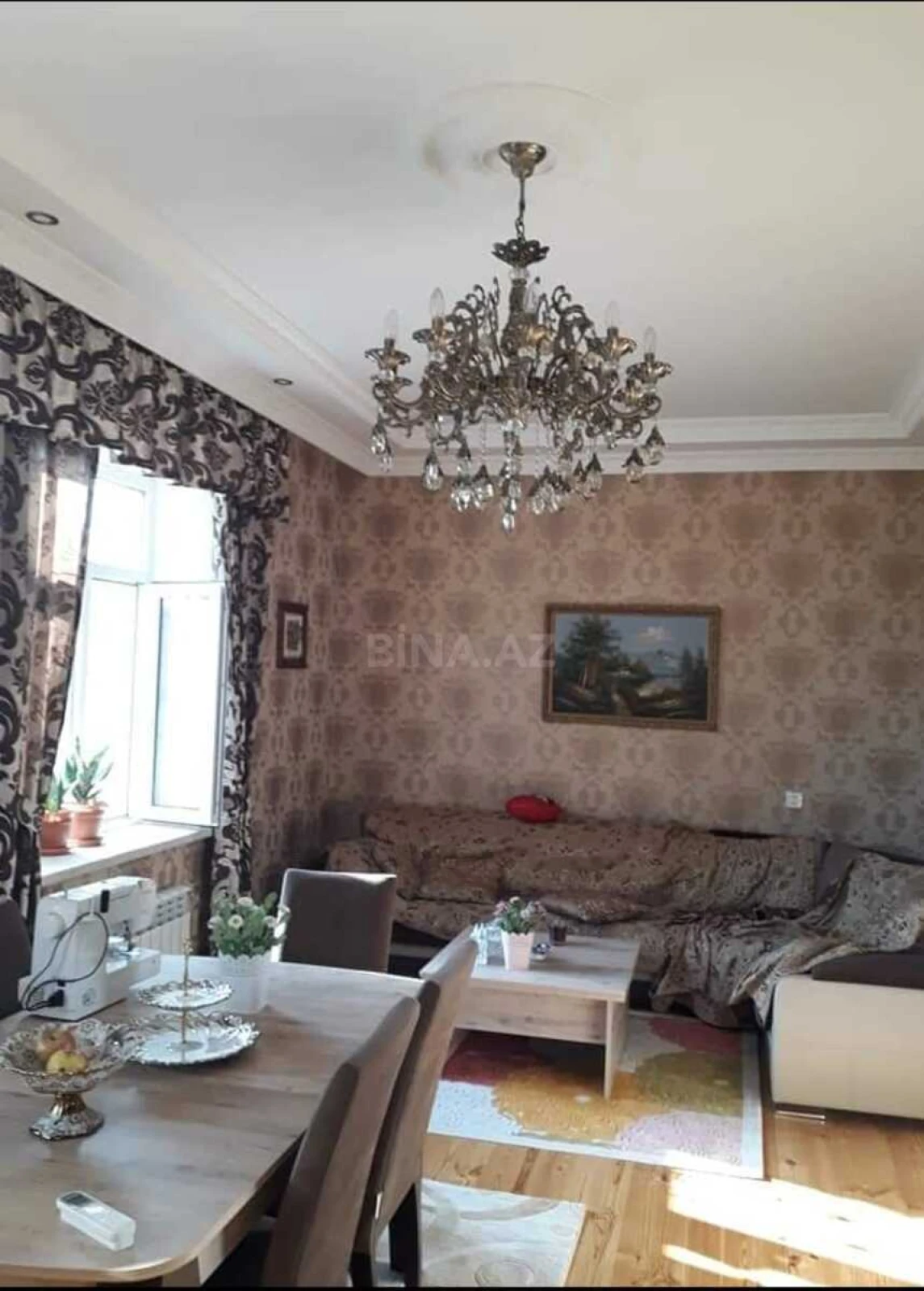 Satılır 12 otaqlı həyət evi 500 m²