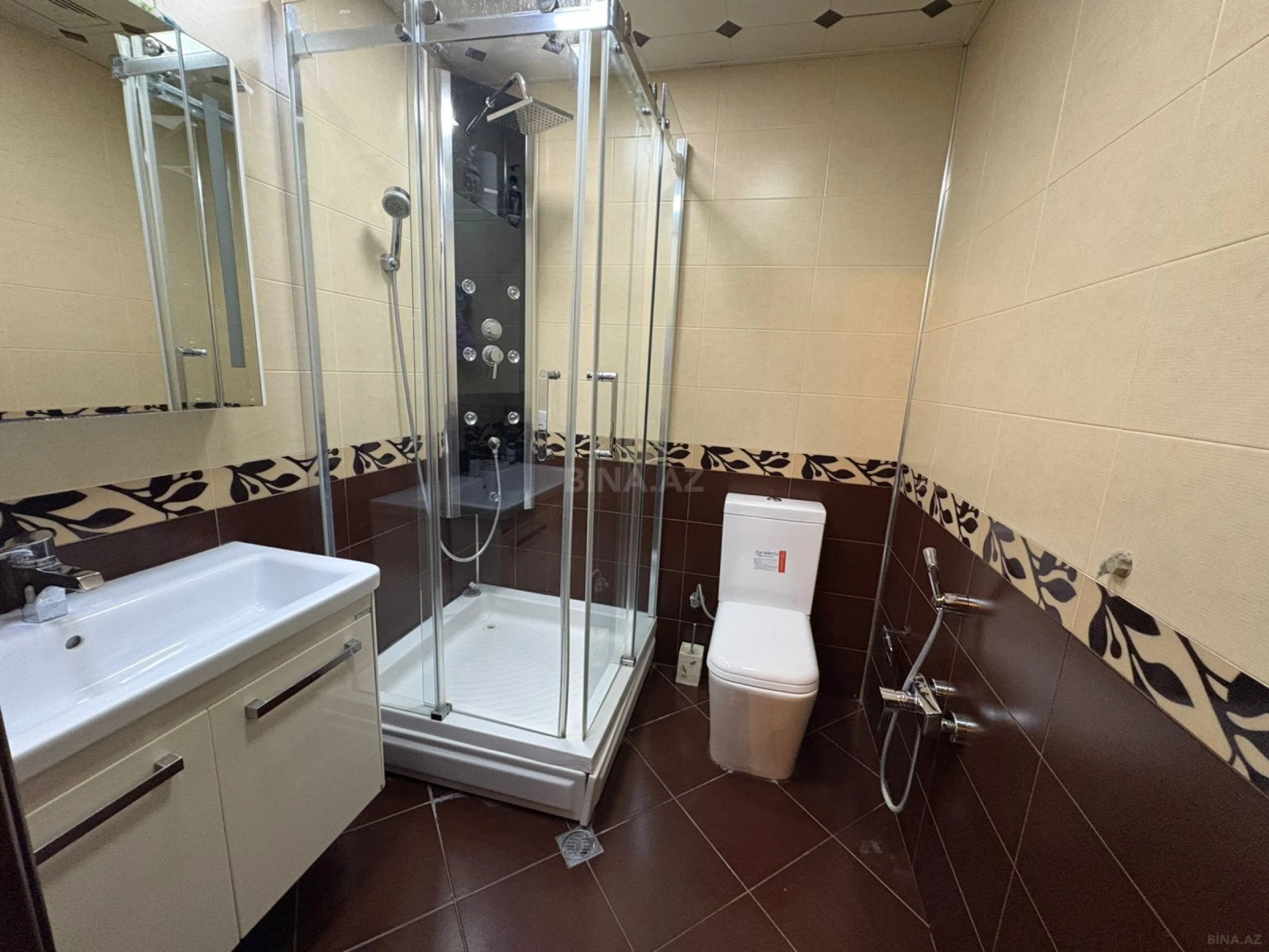 Satılır 4 otaqlı mənzil 225 m²