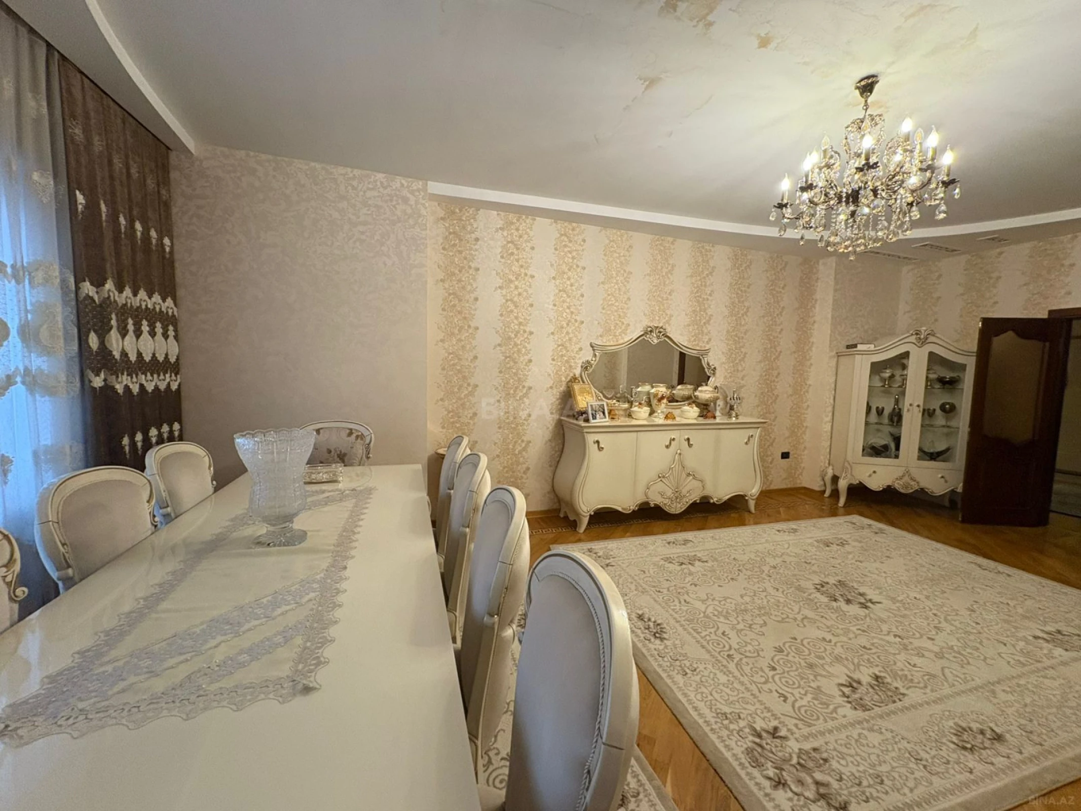 Satılır 4 otaqlı mənzil 225 m²