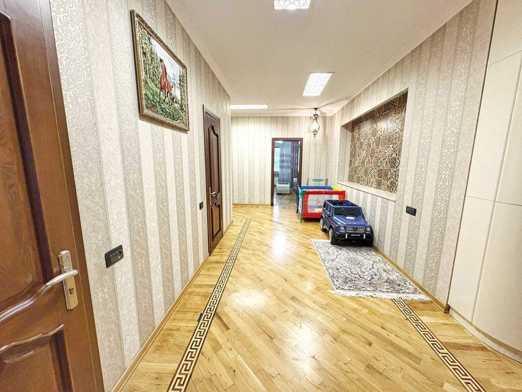 Satılır 4 otaqlı mənzil 225 m²