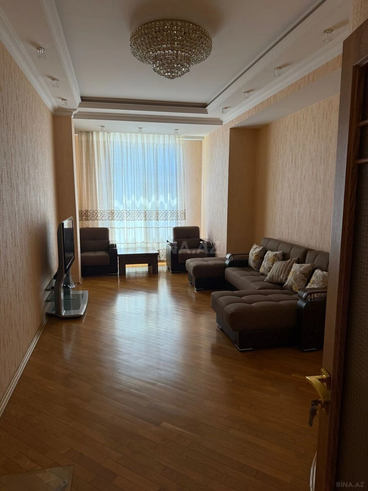 Kirayə verilir 2 otaqlı mənzil 110 m²