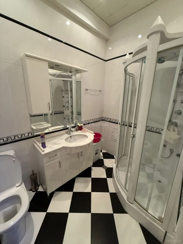 Kirayə verilir 2 otaqlı mənzil 110 m²