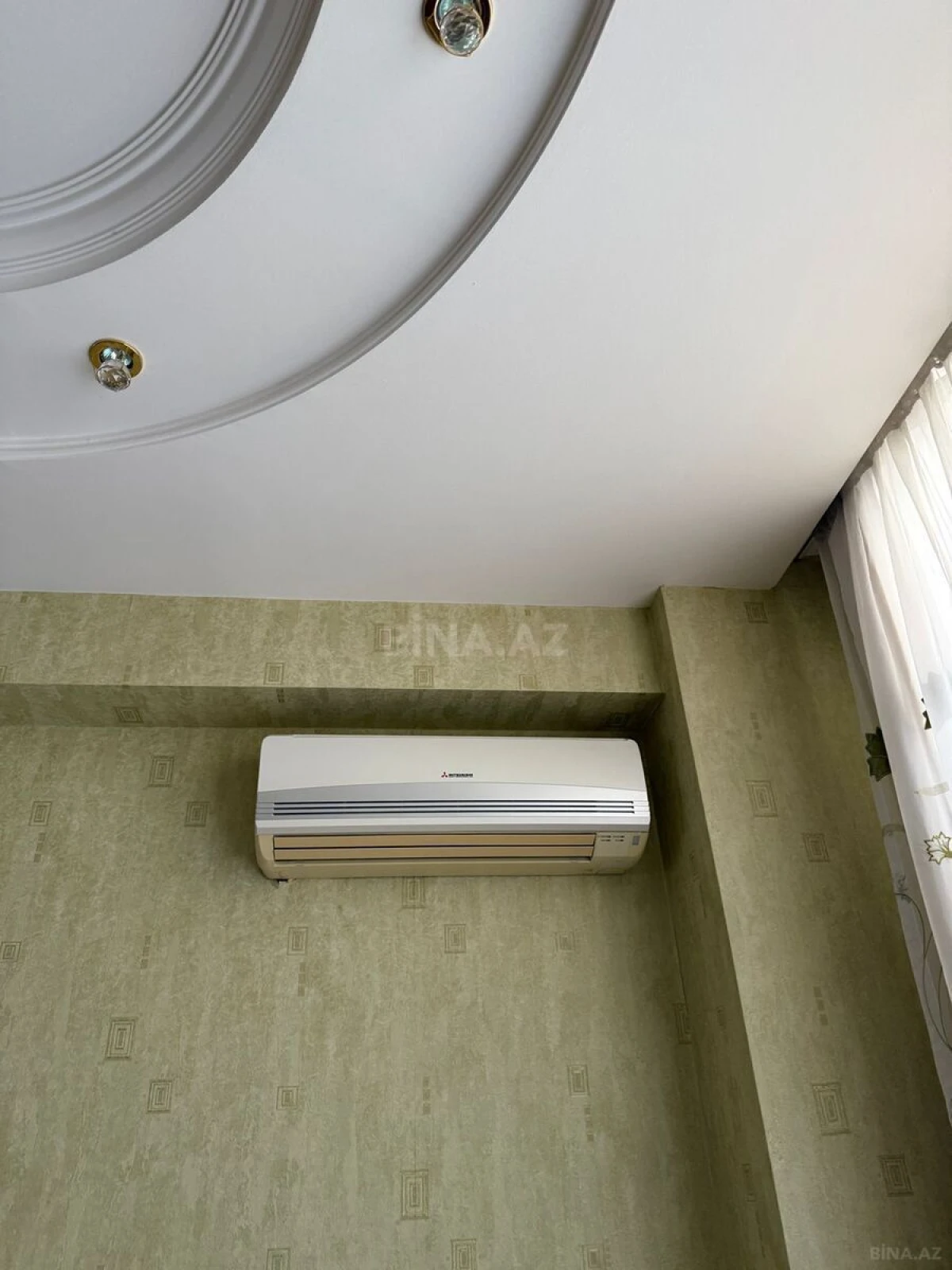 Kirayə verilir 2 otaqlı mənzil 110 m²