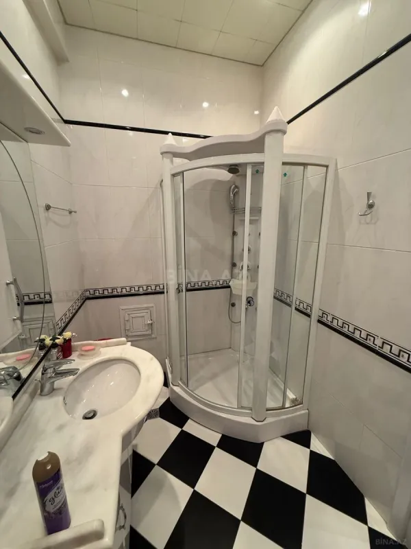 Kirayə verilir 2 otaqlı mənzil 110 m²