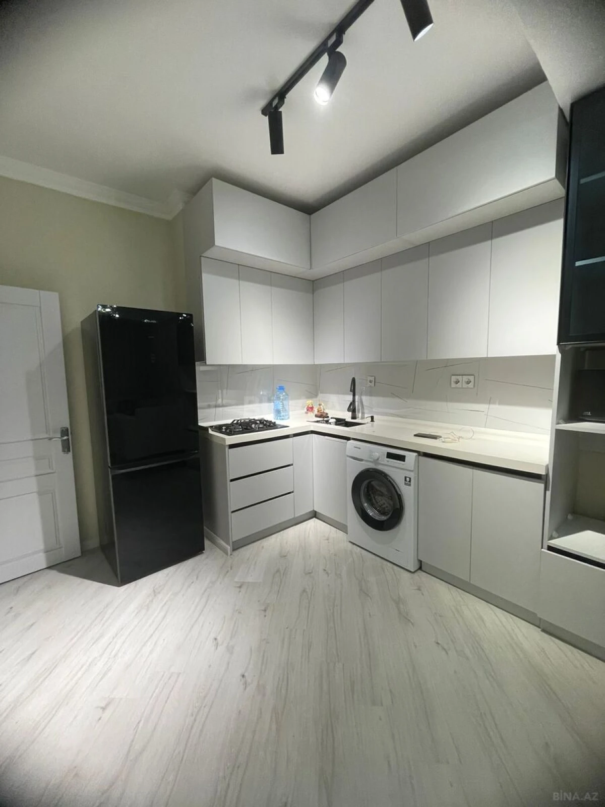 Kirayə verilir 2 otaqlı mənzil 65 m²