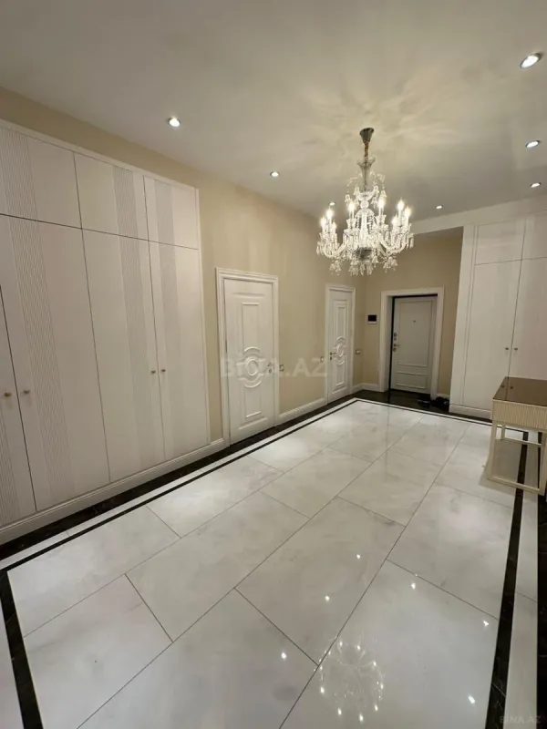 Kirayə verilir 4 otaqlı mənzil 165 m²