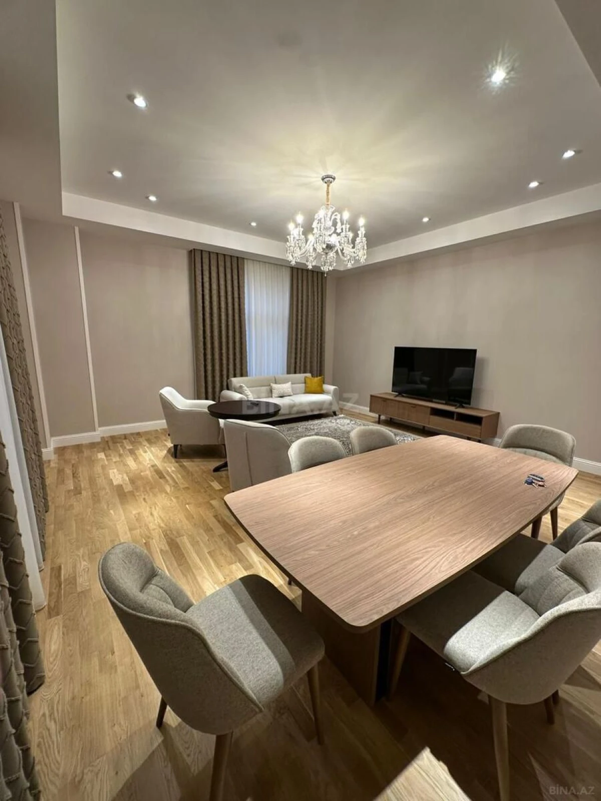 Kirayə verilir 4 otaqlı mənzil 165 m²