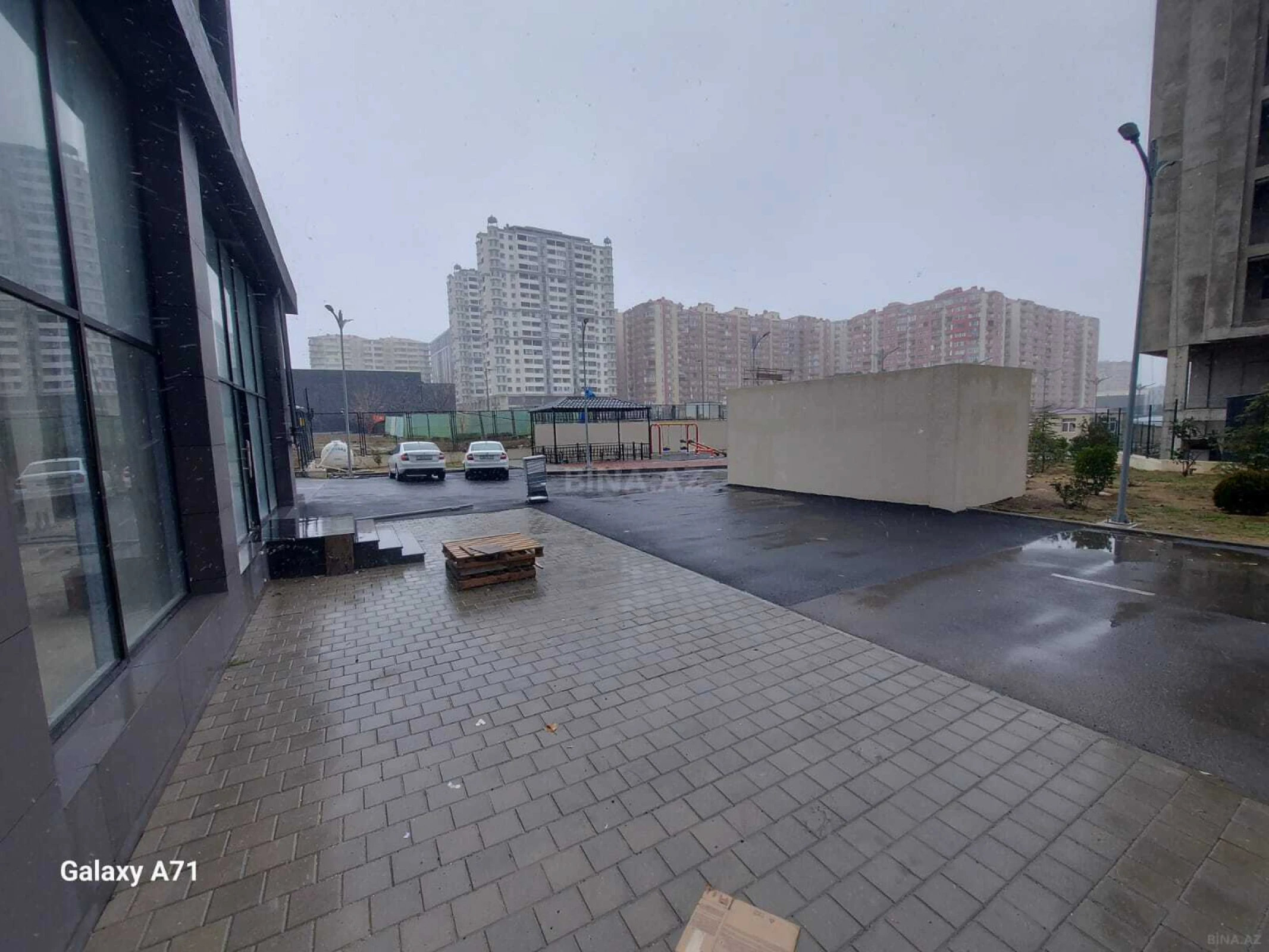 Satılır obyekt 204 m²