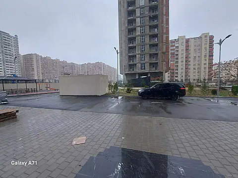 Satılır obyekt 204 m²