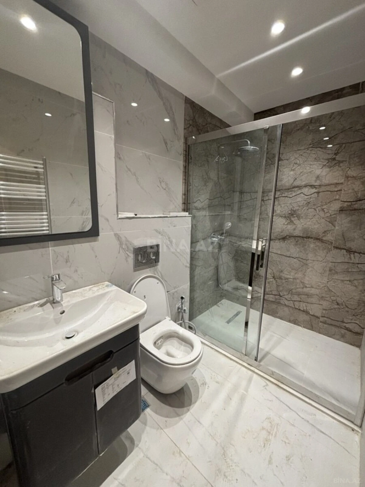 Satılır 2 otaqlı mənzil 60 m²