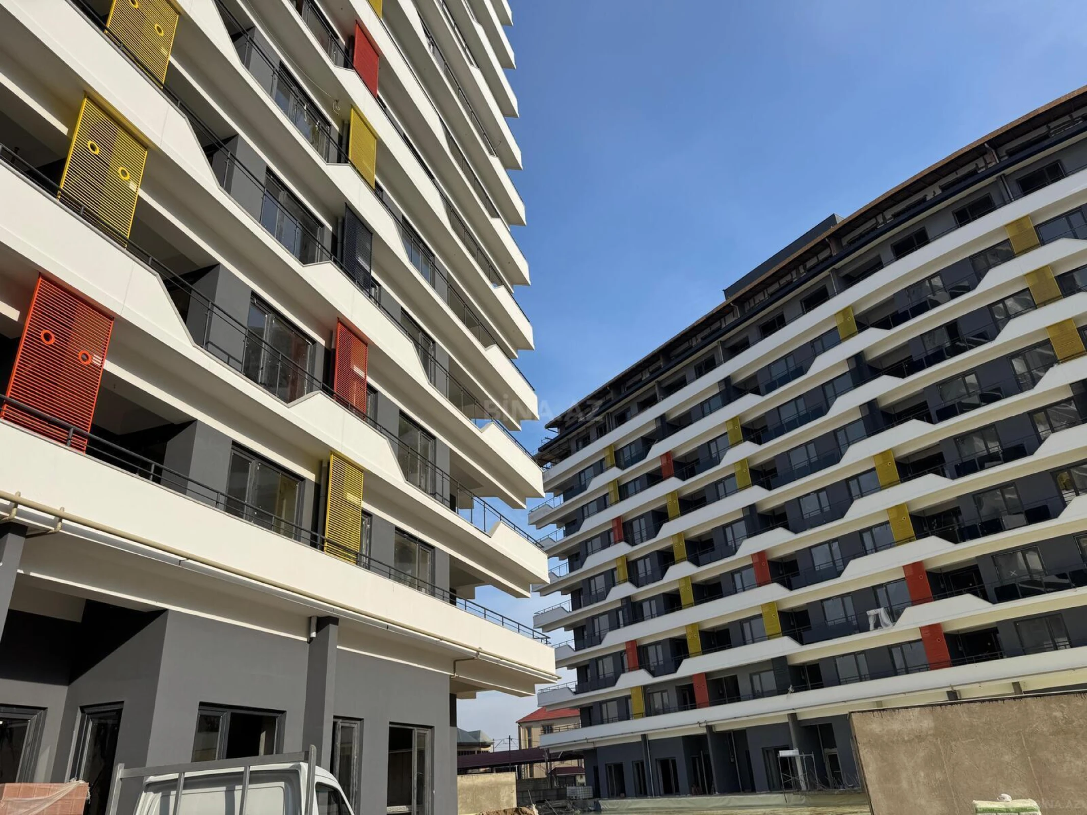 Satılır 2 otaqlı mənzil 92 m²