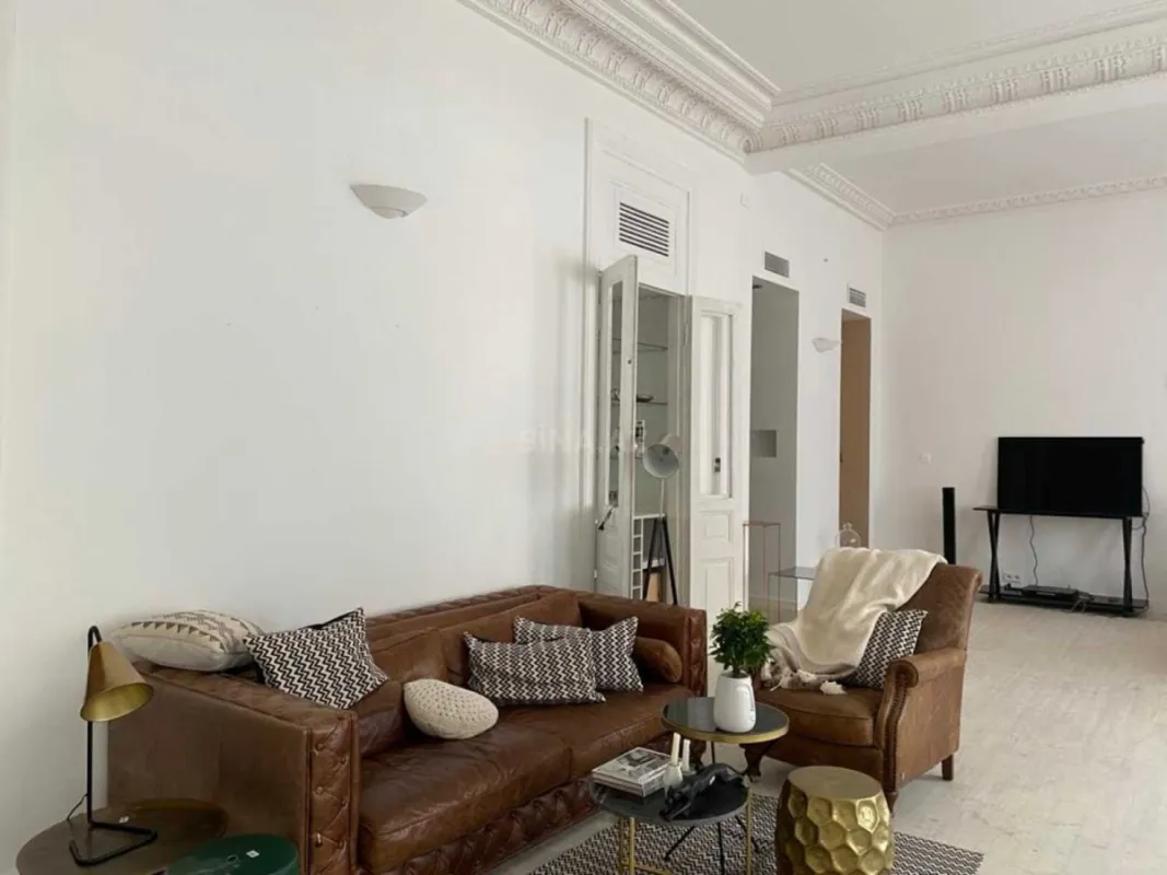 Satılır 8 otaqlı mənzil 400 m²