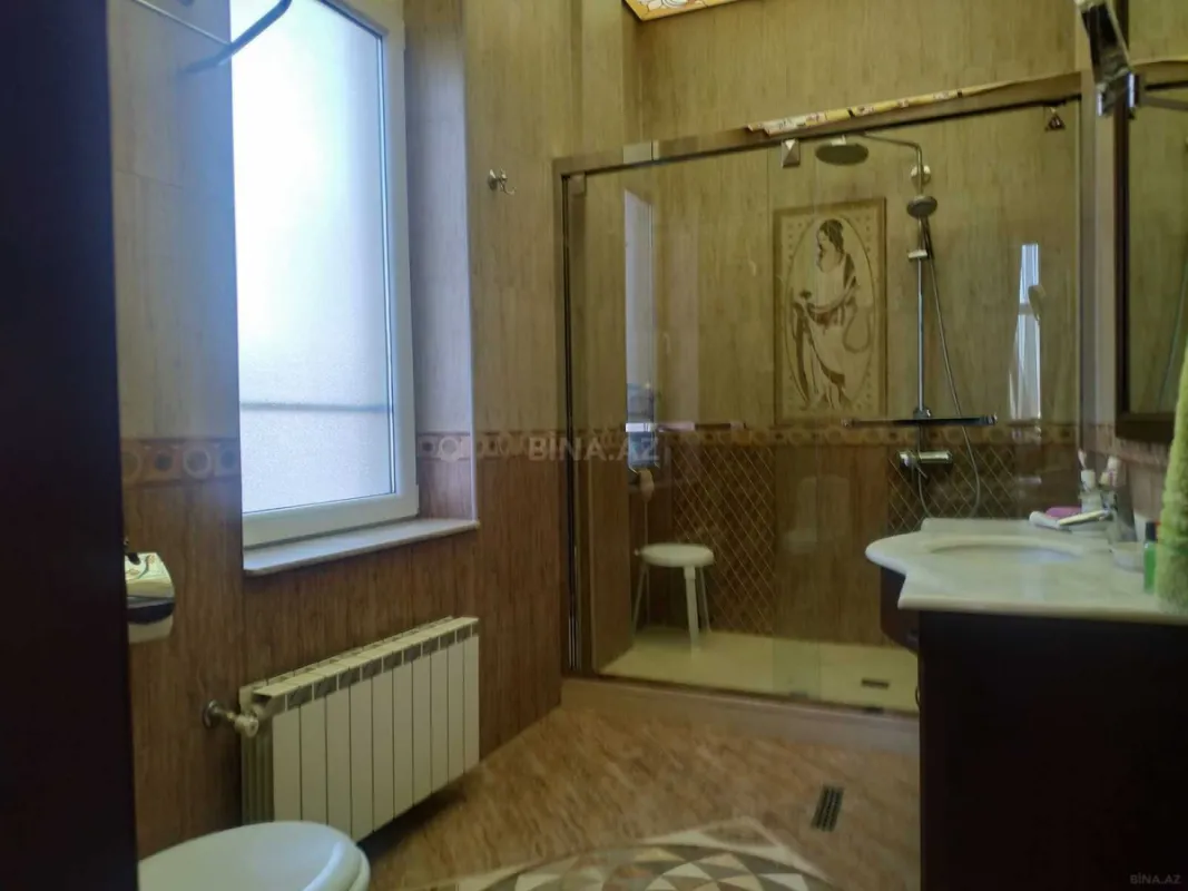 Satılır 8 otaqlı mənzil 400 m²