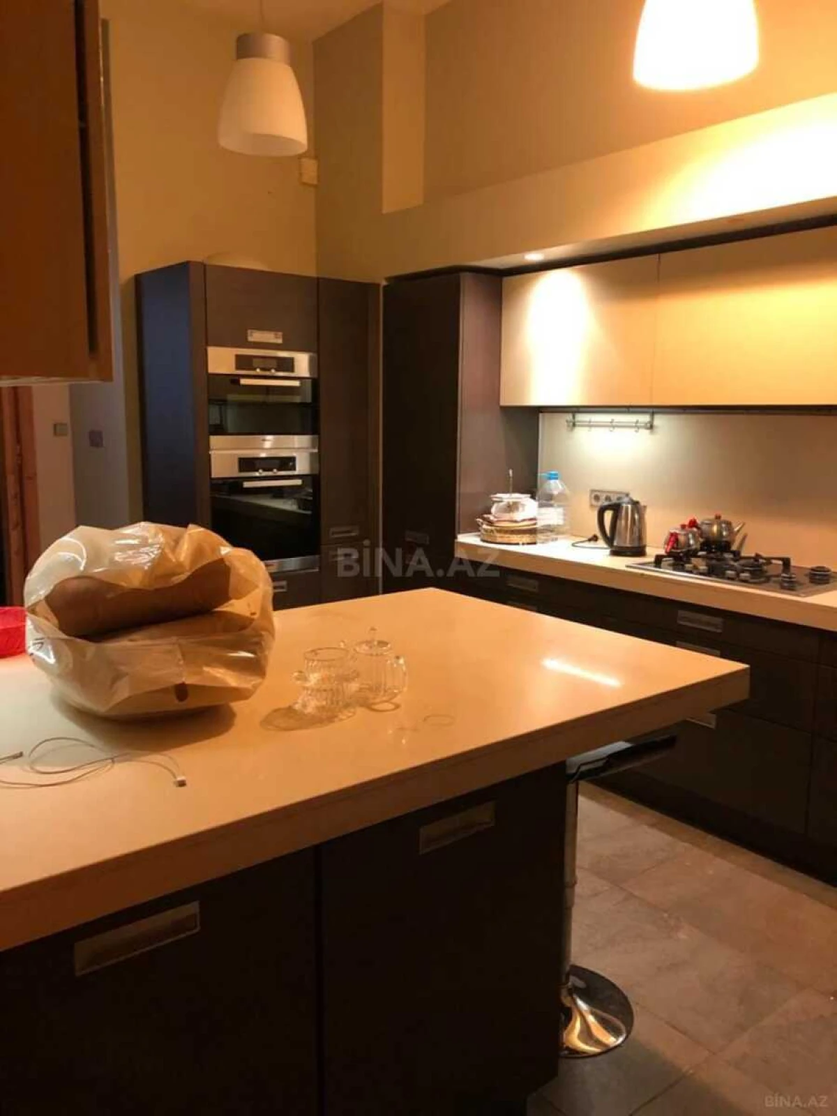 Satılır 8 otaqlı mənzil 400 m²