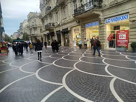 Satılır 8 otaqlı mənzil 400 m²