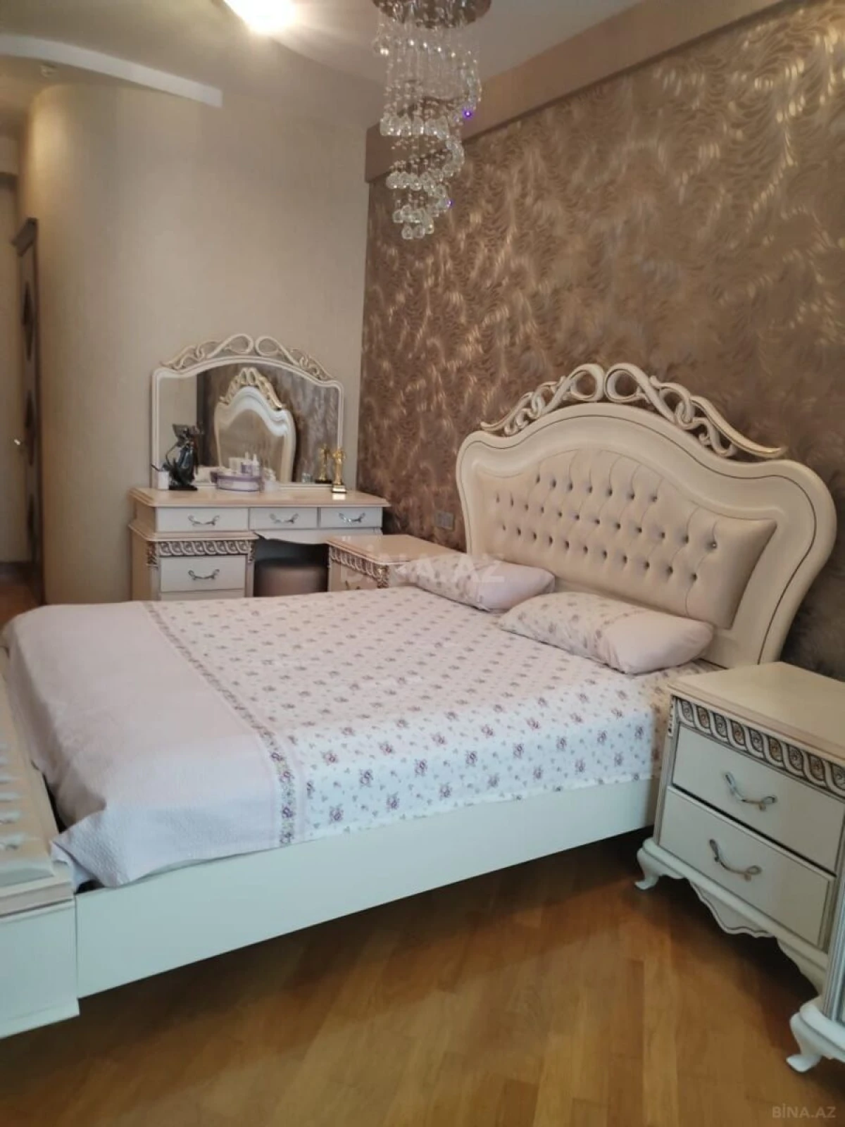 Kirayə verilir 3 otaqlı mənzil 127 m²
