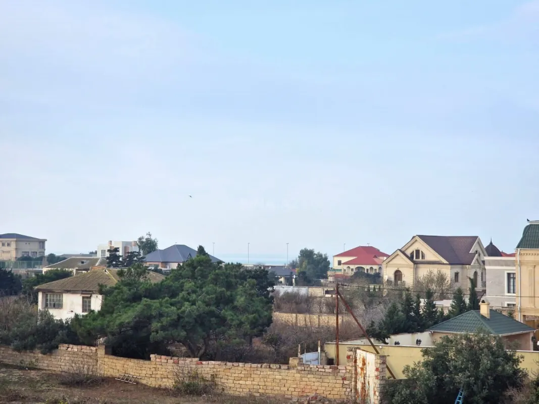 Satılır 9 otaqlı həyət evi 810 m²