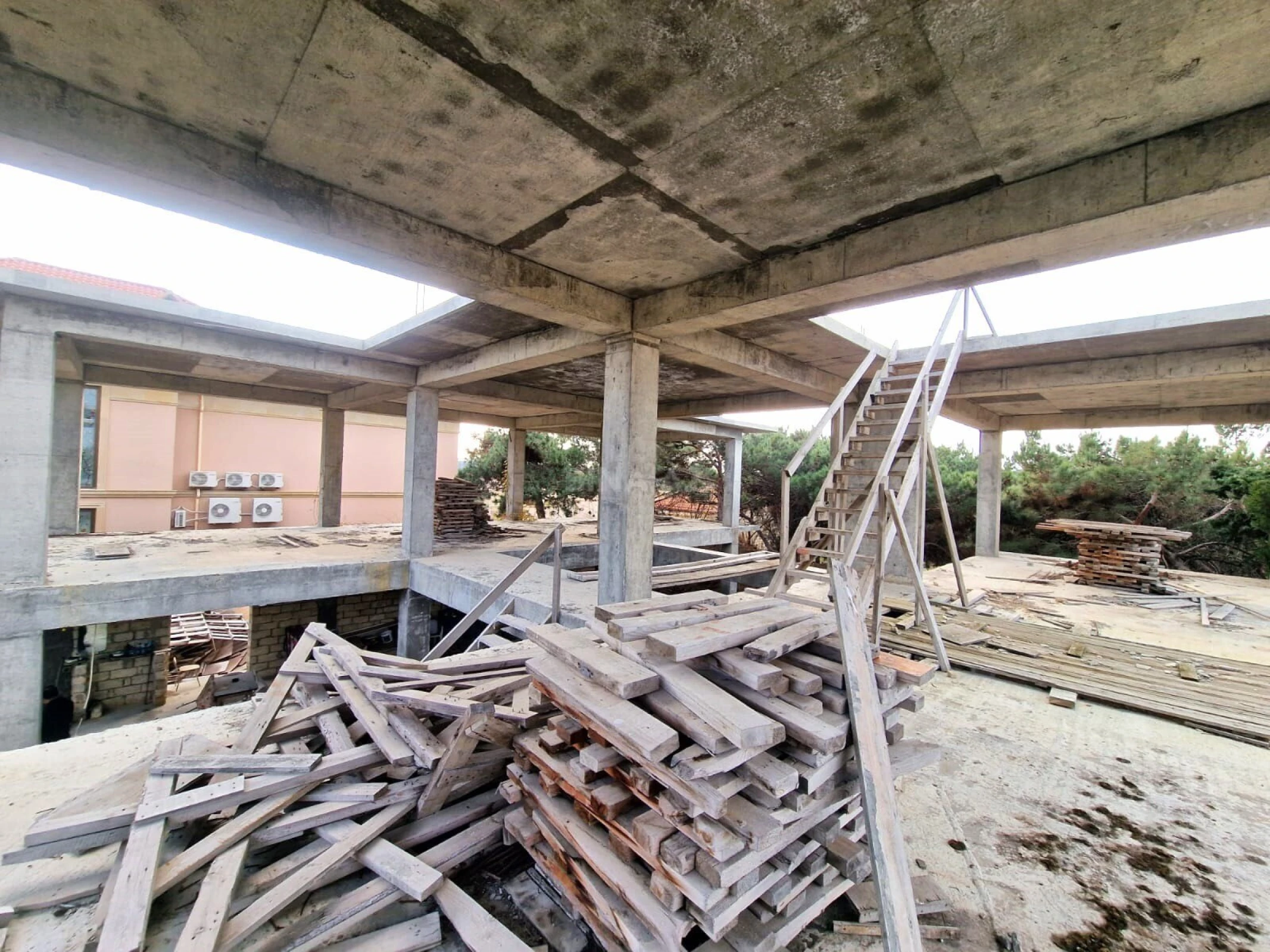 Satılır 9 otaqlı həyət evi 810 m²