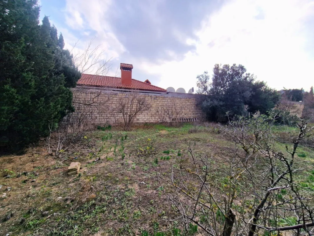 Satılır 9 otaqlı həyət evi 810 m²