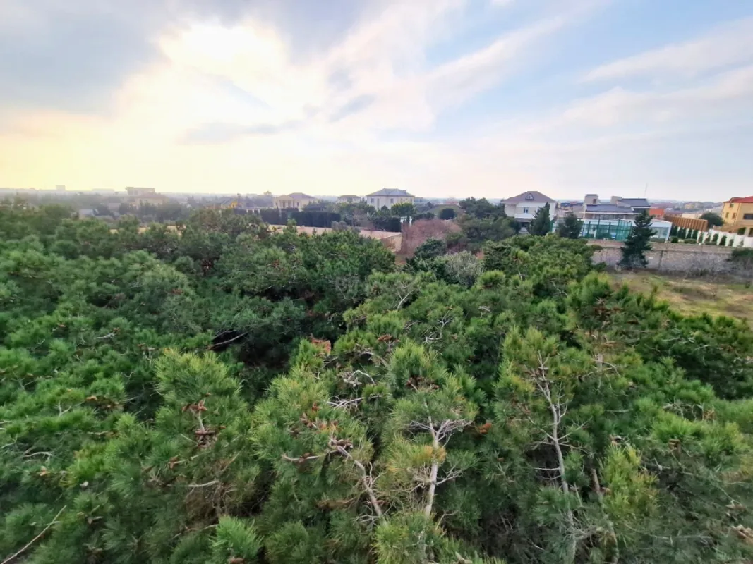 Satılır 9 otaqlı həyət evi 810 m²