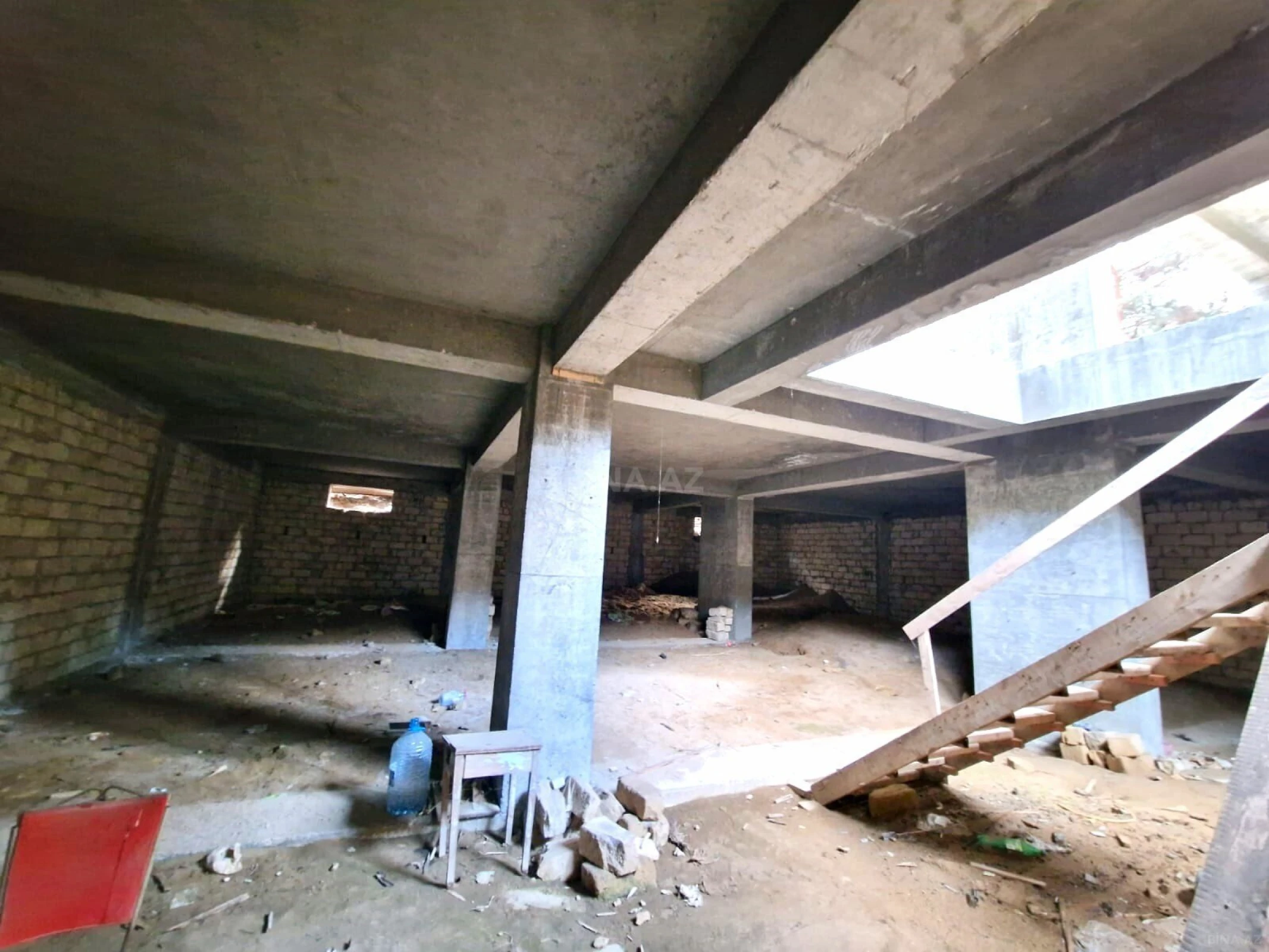 Satılır 9 otaqlı həyət evi 810 m²