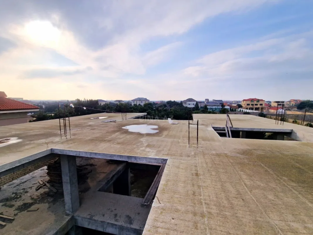 Satılır 9 otaqlı həyət evi 810 m²