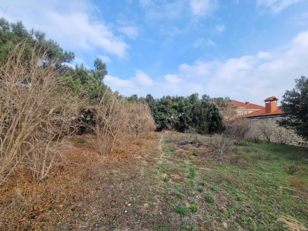 Satılır 9 otaqlı həyət evi 810 m²