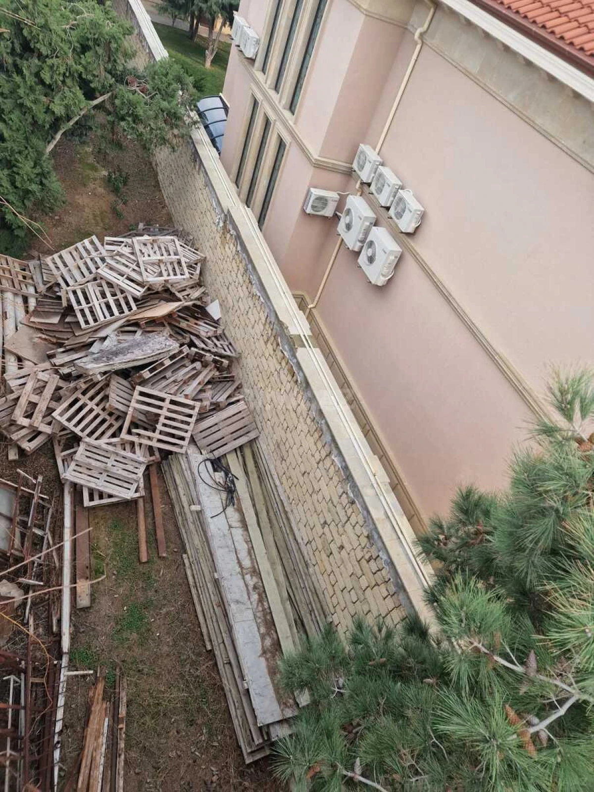 Satılır 9 otaqlı həyət evi 810 m²