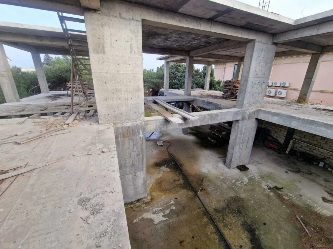 Satılır 9 otaqlı həyət evi 810 m²