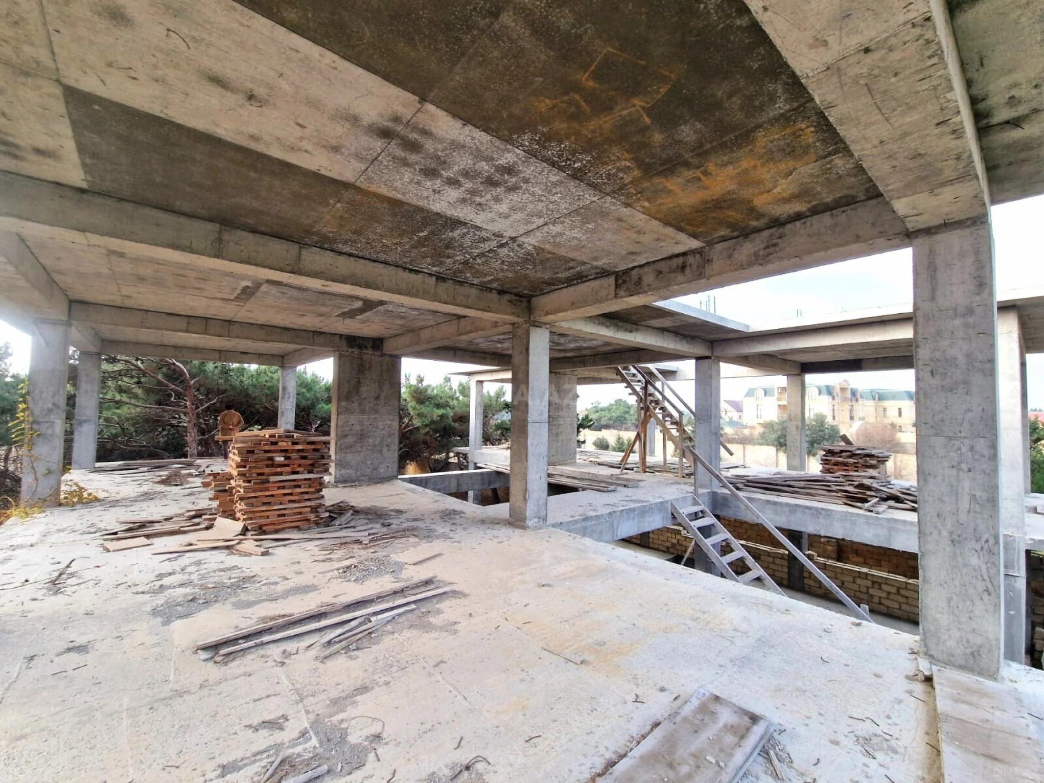 Satılır 9 otaqlı həyət evi 810 m²