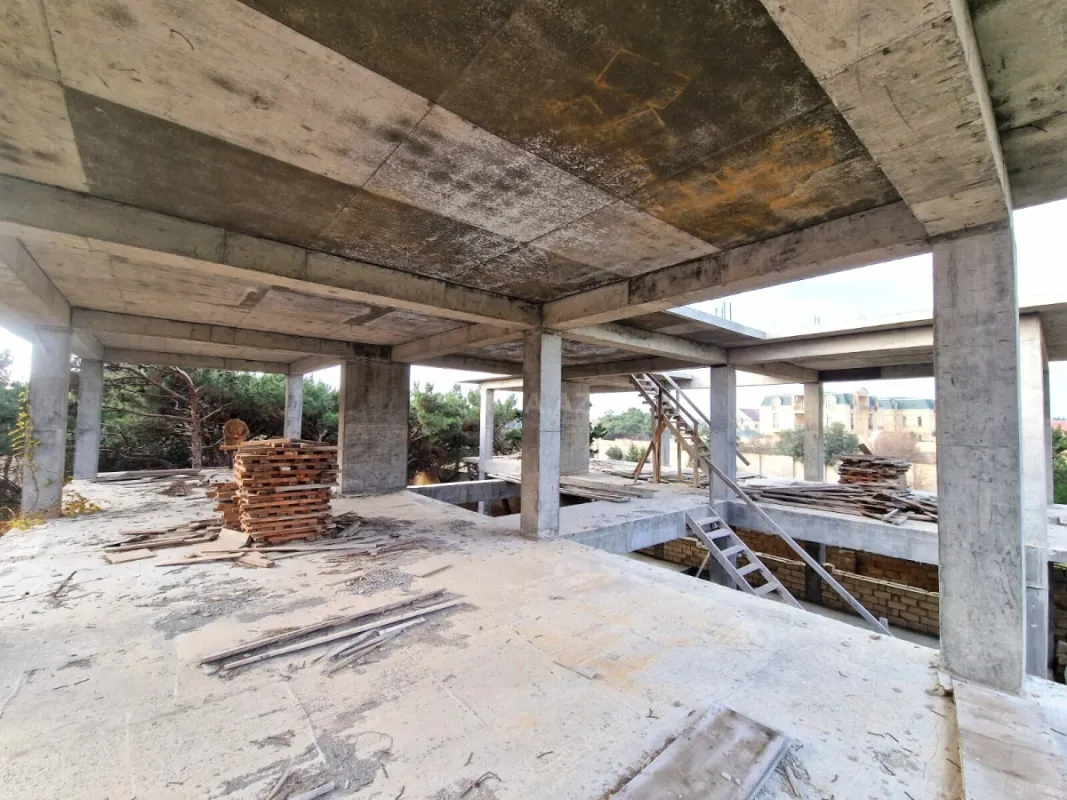 Satılır 9 otaqlı həyət evi 810 m²