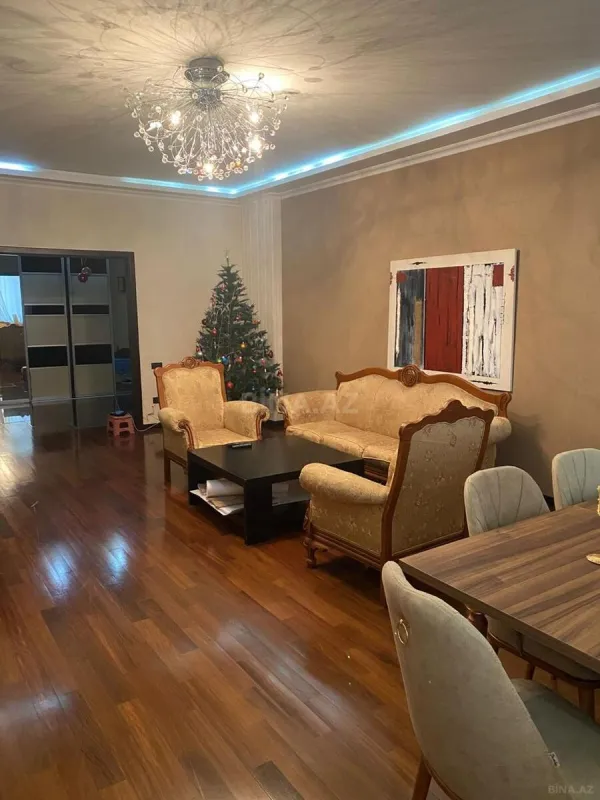 Satılır 4 otaqlı mənzil 165 m²