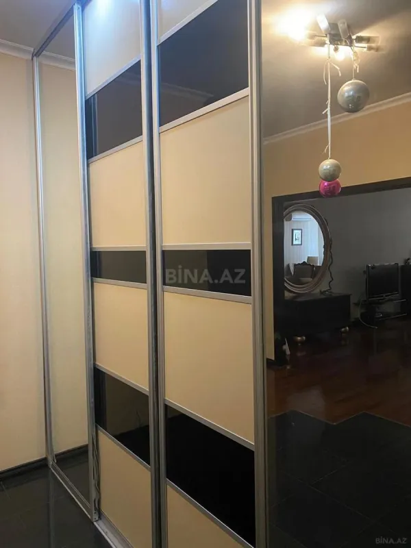 Satılır 4 otaqlı mənzil 165 m²