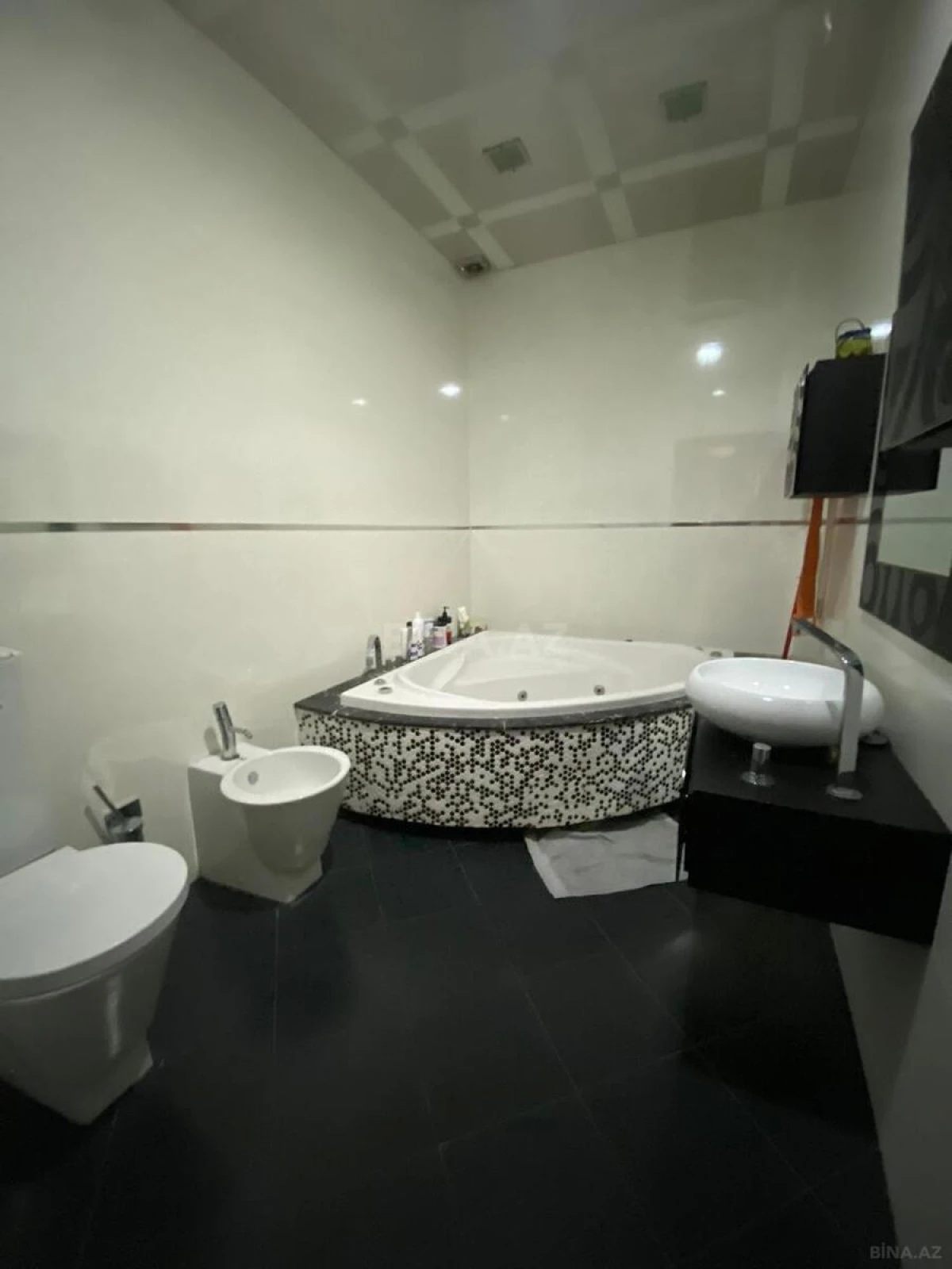 Satılır 4 otaqlı mənzil 165 m²