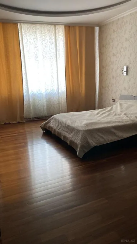 Satılır 4 otaqlı mənzil 165 m²