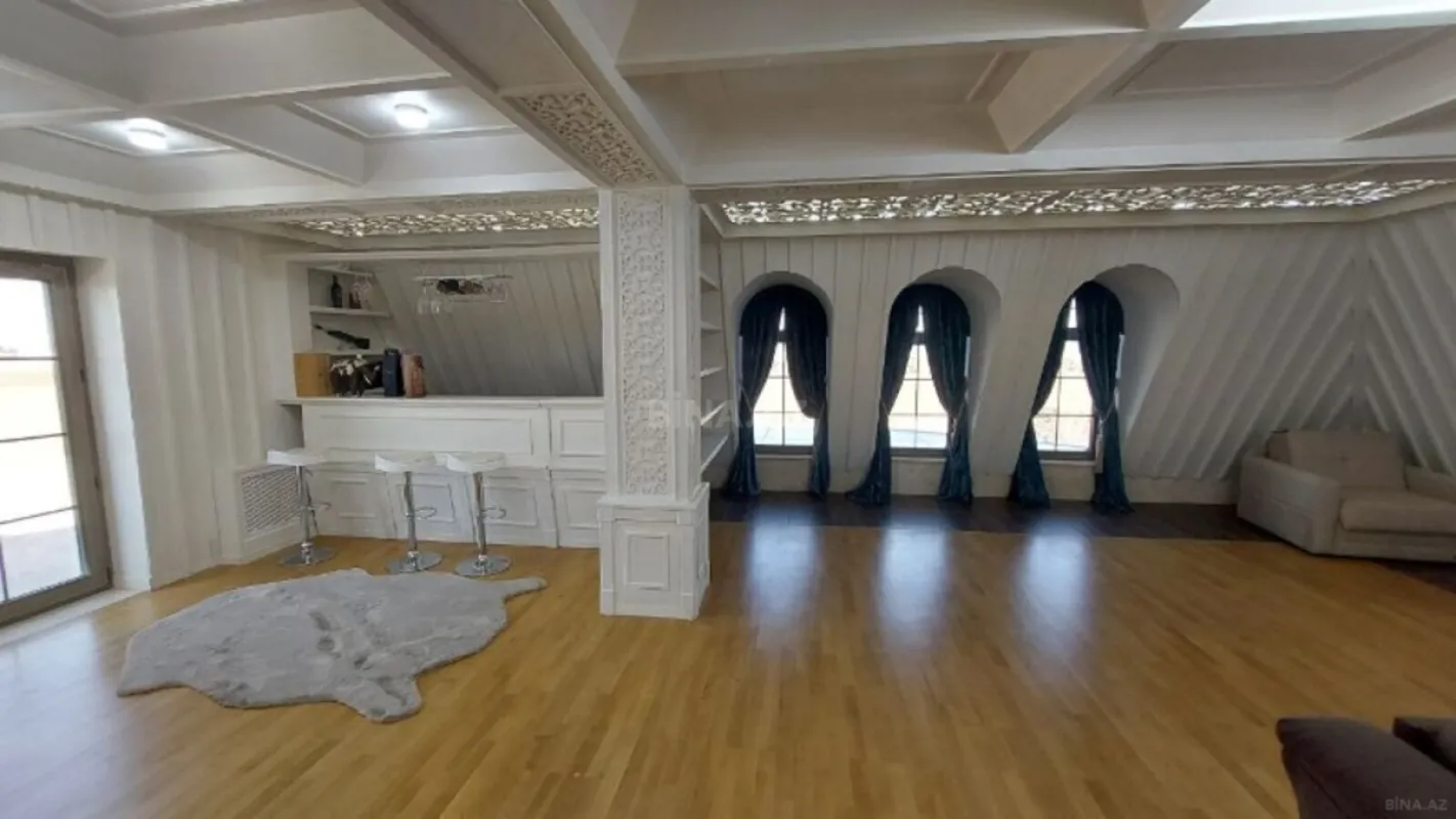 Satılır 10 otaqlı həyət evi 850 m²