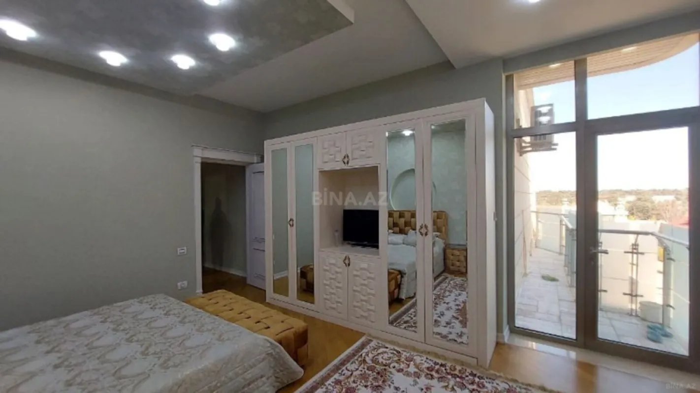 Satılır 10 otaqlı həyət evi 850 m²