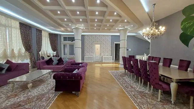 Satılır 10 otaqlı həyət evi 850 m²