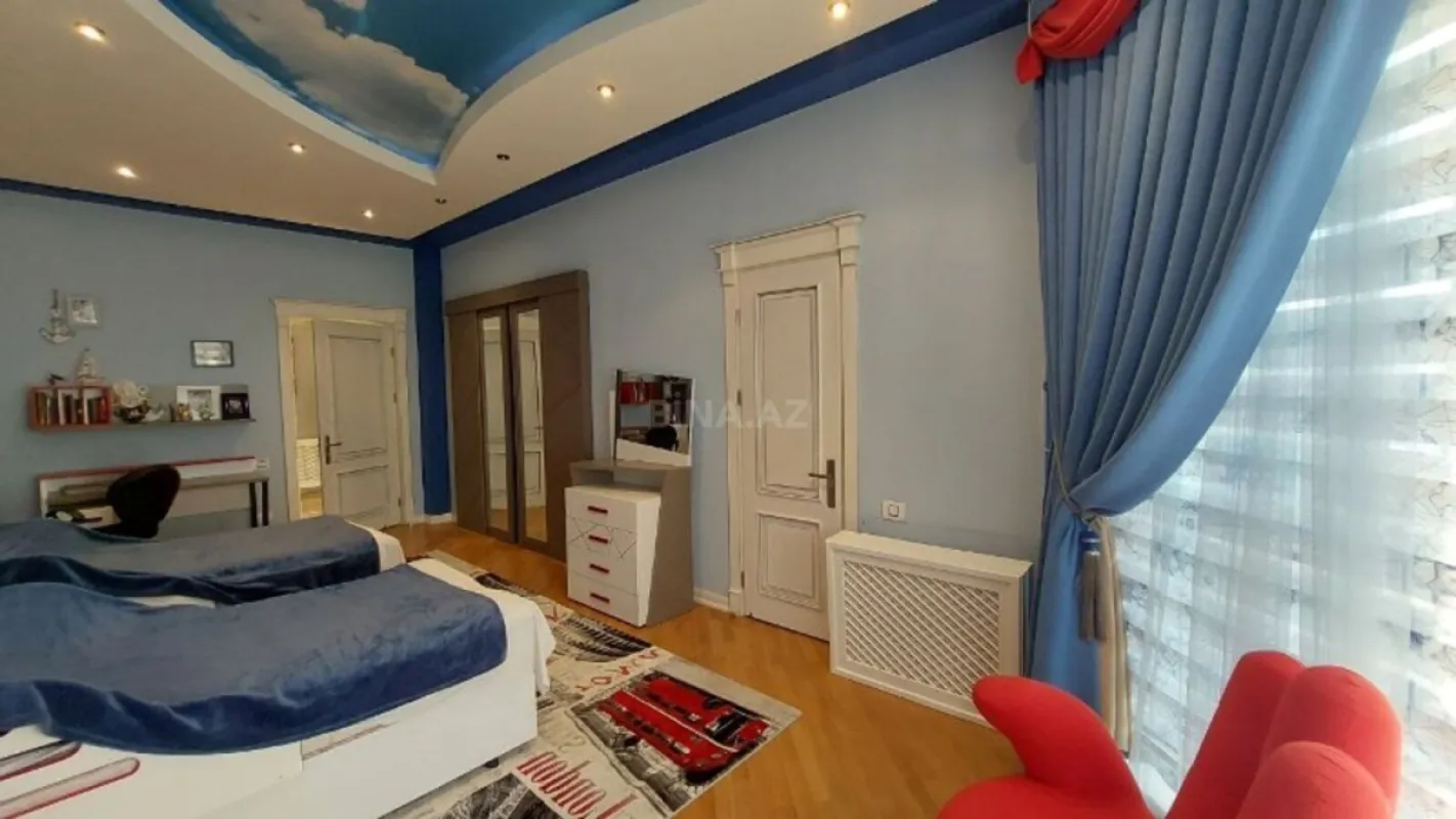 Satılır 10 otaqlı həyət evi 850 m²