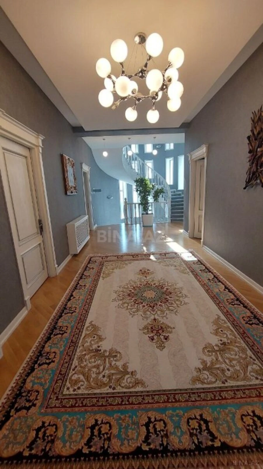 Satılır 10 otaqlı həyət evi 850 m²