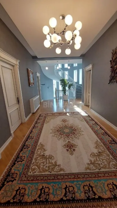 Satılır 10 otaqlı həyət evi 850 m²