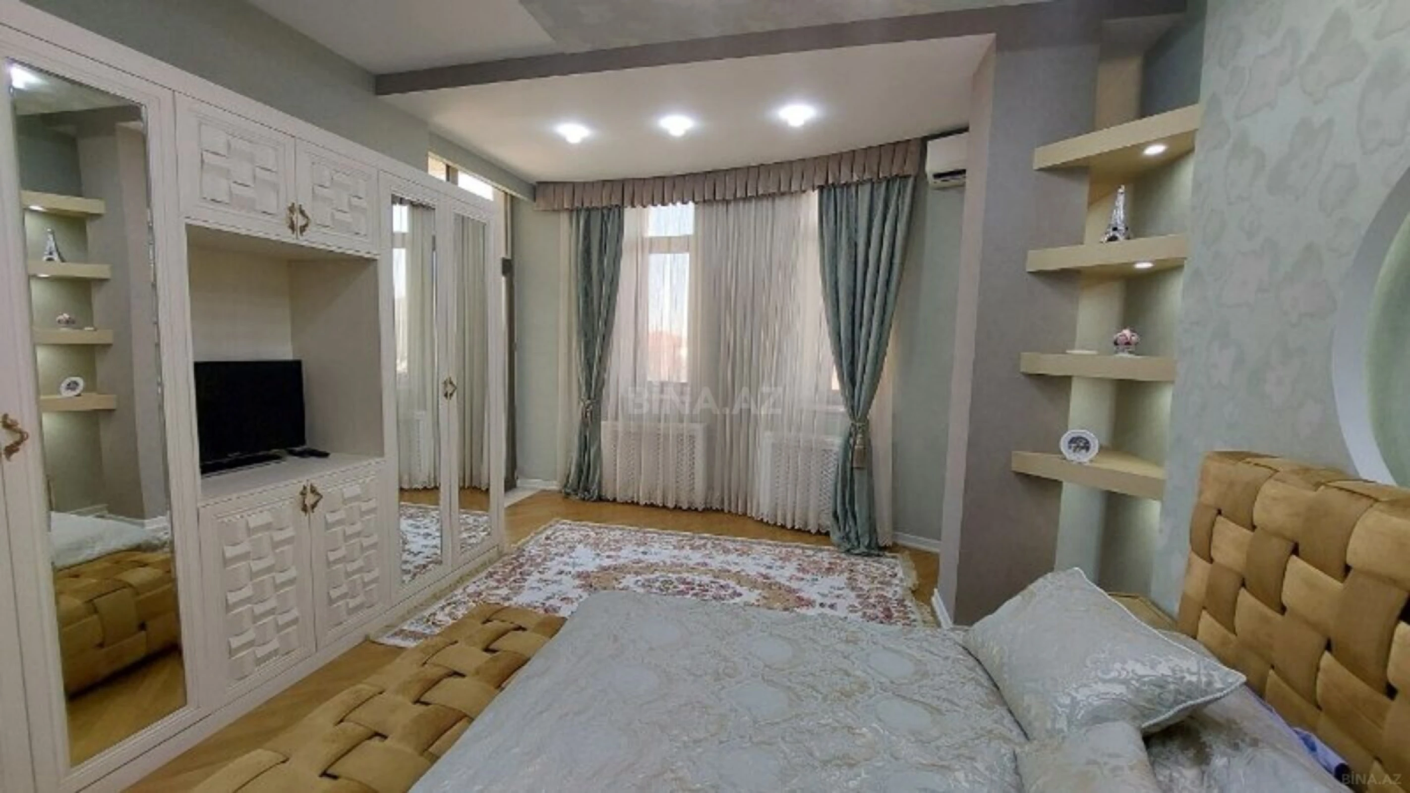 Satılır 10 otaqlı həyət evi 850 m²