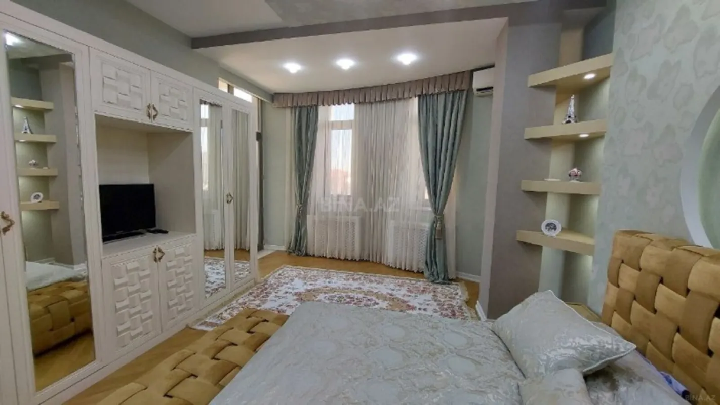 Satılır 10 otaqlı həyət evi 850 m²