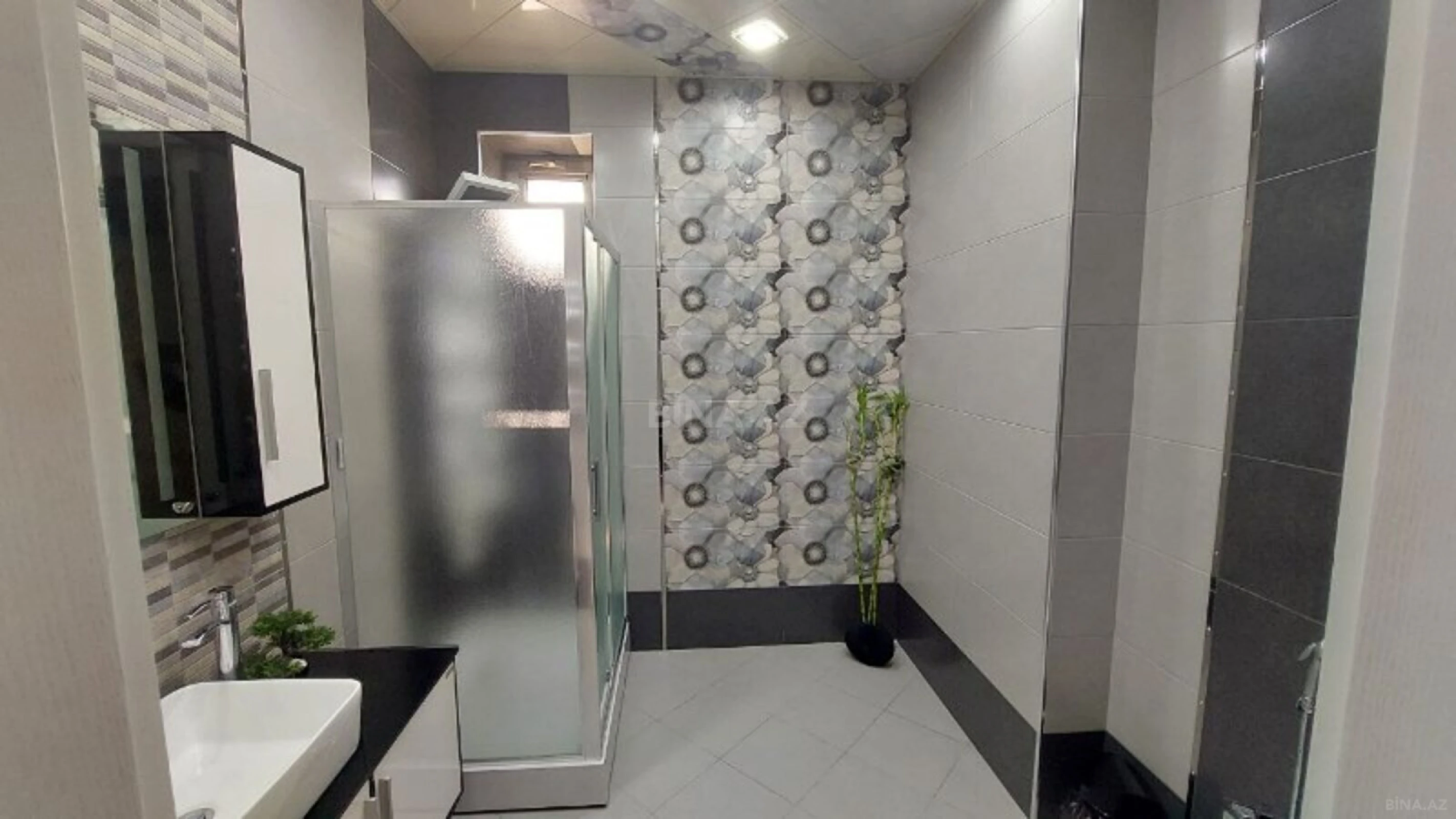 Satılır 10 otaqlı həyət evi 850 m²