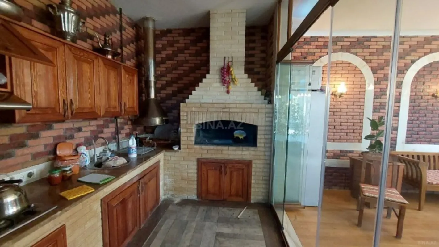 Satılır 10 otaqlı həyət evi 850 m²